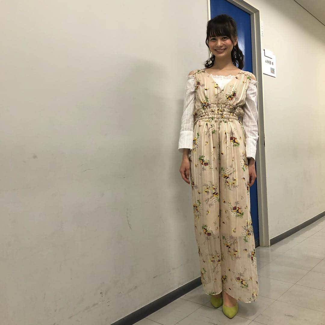 高見侑里さんのインスタグラム写真 - (高見侑里Instagram)「◡̈♥︎ 今夜22:00からの世界の村のどエライさんはボリビアとハワイの２本立て！ ボリビアの首都ラパスには、草刈正雄さんの次女#草刈麻有 さんが行っています🌎 そして#浜口京子 さん、#浜口初枝 さん親子のハワイ旅後編もお届けします！ハワイのカリスマコーディネーター#マキコニクソン さんにアレンジしてもらった旅はどうなったのでしょうか🏖 スタジオゲストは#ヒロミ さん、#木下優樹菜 さんです☺︎ * オールインワン…#mecouture トップス…#RANDA ピアス…#imac パンプス…#DIANA * #世界の村のどエライさん #山崎育三郎 さん #千鳥 さん #村瀬哲史 先生」4月30日 18時58分 - yuri_takami_official