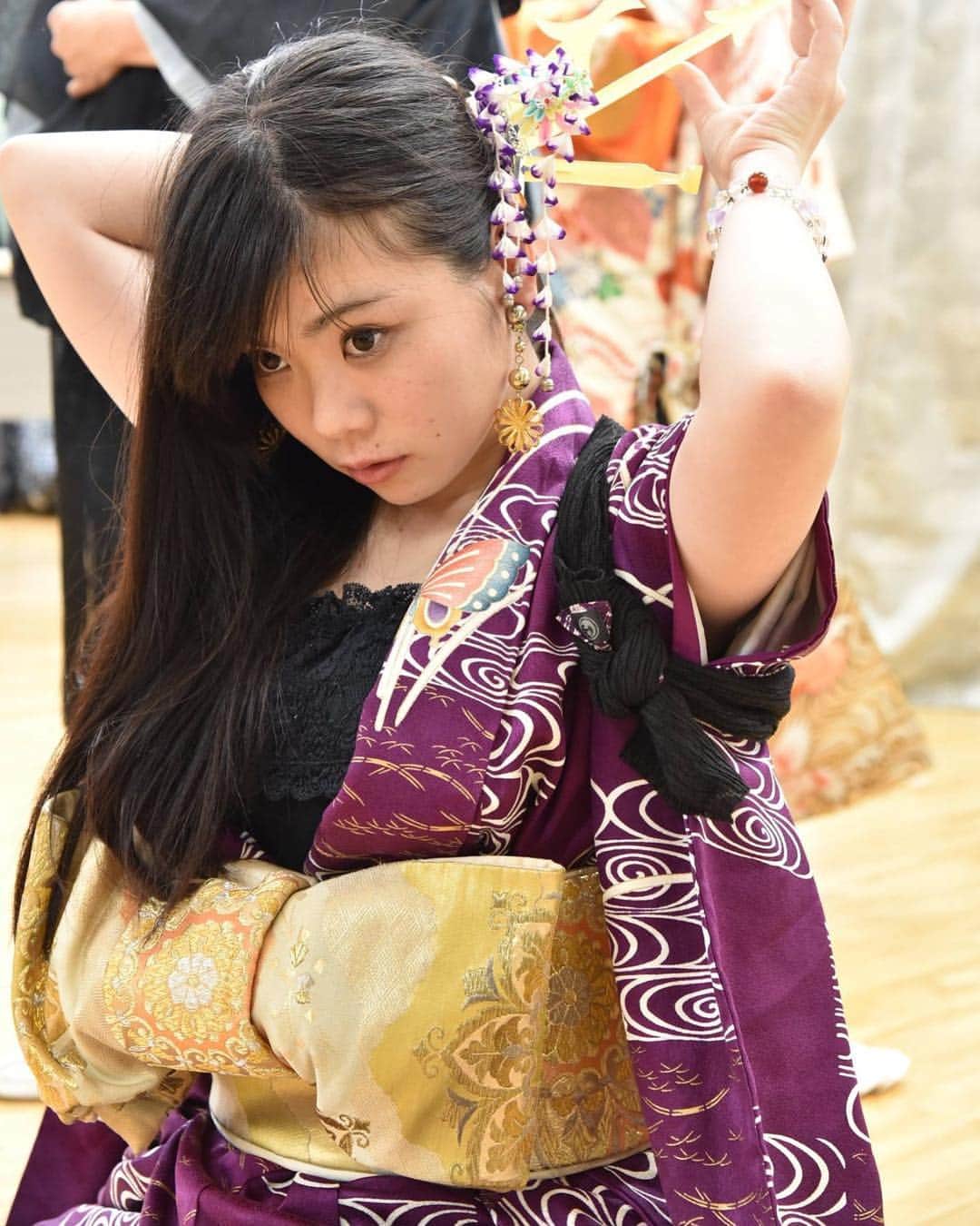 兼田玲菜さんのインスタグラム写真 - (兼田玲菜Instagram)「簪さしてた時の不意打ちな写真。。 舞台、本番間近です。  #舞台 #花魁 #stage #story #purple #girl #actress #lesson #dance #art #fashion #hair #action #Instagram」4月30日 20時48分 - renakaneta4_samurai