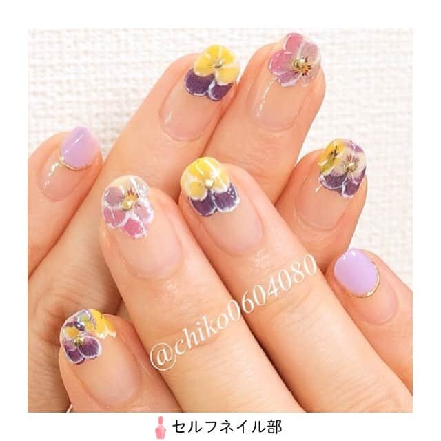 セルフネイル部 公式アカウントさんのインスタグラム写真 セルフネイル部 公式アカウントinstagram Chiko さんの パンジーネイル を紹介します やり方 全ての指にベースコートを塗る パンジーシールの色合いと組み合わせを考えたら