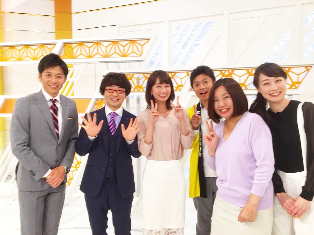 のインスタグラム：「今日も番組をご覧いただいた方、ありがとうございました！  番組終了後に写真を撮りましたが、２枚とも微妙にブレておりました😂 #ももち浜S特報ライブ #山口喜久一郎 アナ #本村健太郎 弁護士 #吉川貴司 キャスター #帆足千恵 さん #益山美保 さん」