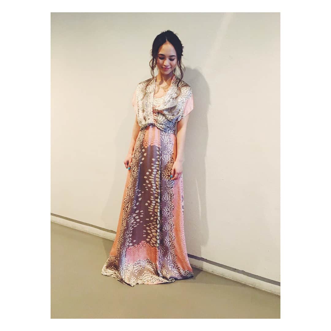 レオラさんのインスタグラム写真 - (レオラInstagram)「衣装はいつもよりグッと大人っぽく…👠👗✨ ドレスは普段なかなか着ないからこれもまたドキドキしました😌 . #Leola_LaLa  #Leola #アーティスティックスイミング #さぁまもなくLINELIVE」4月30日 21時57分 - leola_official