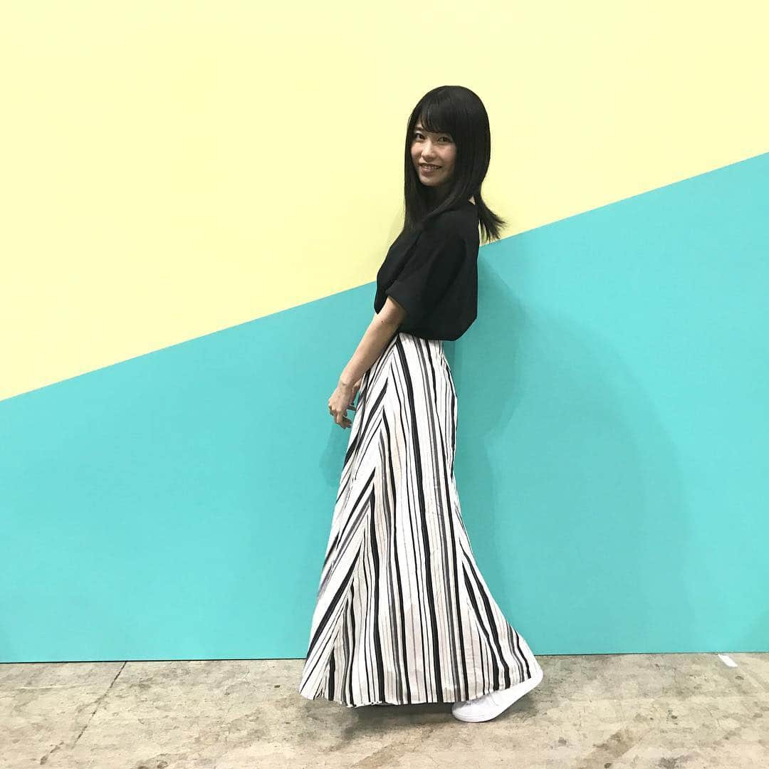 横山由依さんのインスタグラム写真 - (横山由依Instagram)「最近、昼間はぽかぽかあたたかいですね☀️ 今日はAVIEのスカートでした。 お気に入りです！」4月30日 22時27分 - yokoyamayui_1208