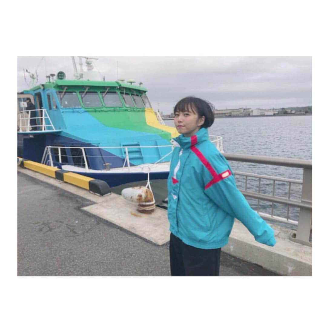 安本彩花さんのインスタグラム写真 - (安本彩花Instagram)「ㅤㅤㅤ ㅤㅤㅤ boatと一張羅。 ㅤㅤㅤ ㅤㅤㅤ #一歩 #古着とクリーニングのお店 ㅤㅤㅤ ㅤㅤㅤ #決してスキーに来た訳じゃない ㅤㅤㅤ ㅤㅤㅤ その #間違え ㅤㅤㅤ ㅤㅤㅤ わたしの #コーディネート の #しわざ」4月30日 23時26分 - yasumoto_ayaka_official