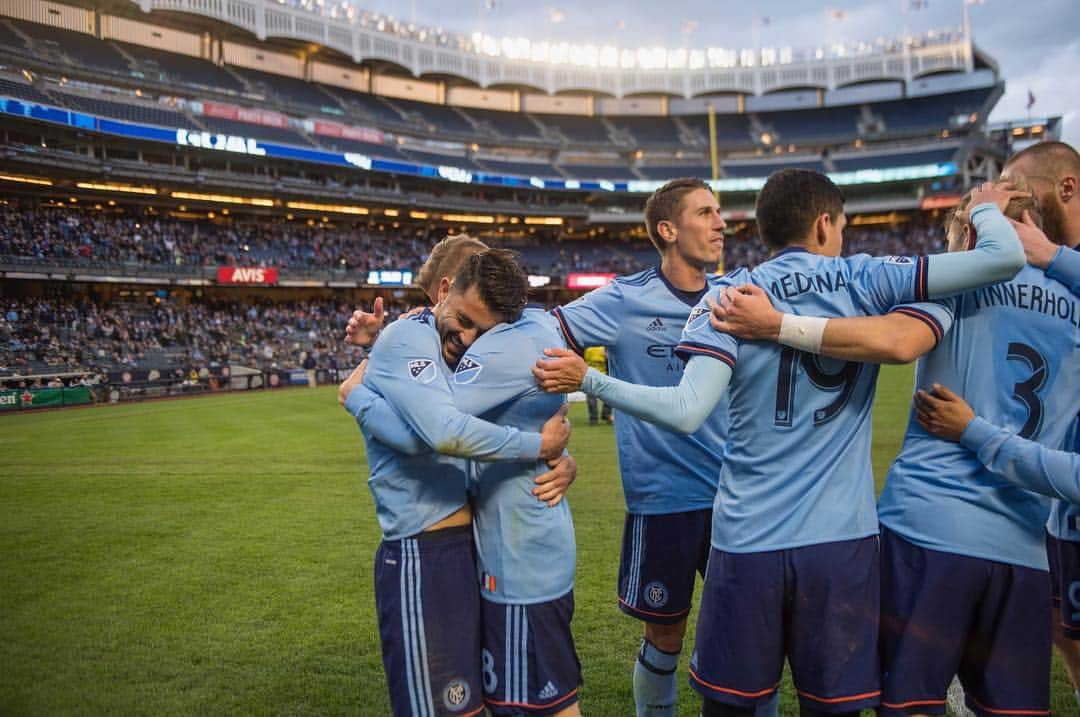 パトリック・ヴィエラのインスタグラム：「Congratulations to David Villa on reaching 400 career goals. A great accomplishment throughout a continuously impressive career so far.」