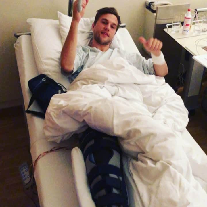 ジョエル・フェルトマンのインスタグラム：「The surgery went well 👍🏼 It will only get better from now on #alwaysstaypositive」