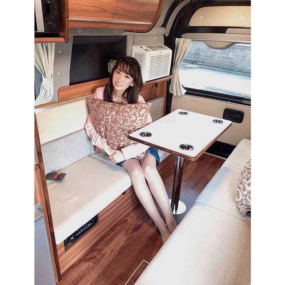 竹田愛のインスタグラム：「5月～✨ GWの10連休真っ只中の方もいるのかなぁ？🤣 お仕事の方は一緒に頑張りましょー✊🏻💓 今月18日に『簡易キャンパーのすべてNo.3』、26日に『ミニバンのすべて』が発売される予定です～🚘✨ #おはよう #お仕事 #いってきます #gw #連休の方は楽しんでね #お仕事の方は頑張りましょう #髪切る前の私 #毎年いろんなキャンピングカーに乗せてもらって #年々 #車中泊への憧れが… #誰か運転して笑」