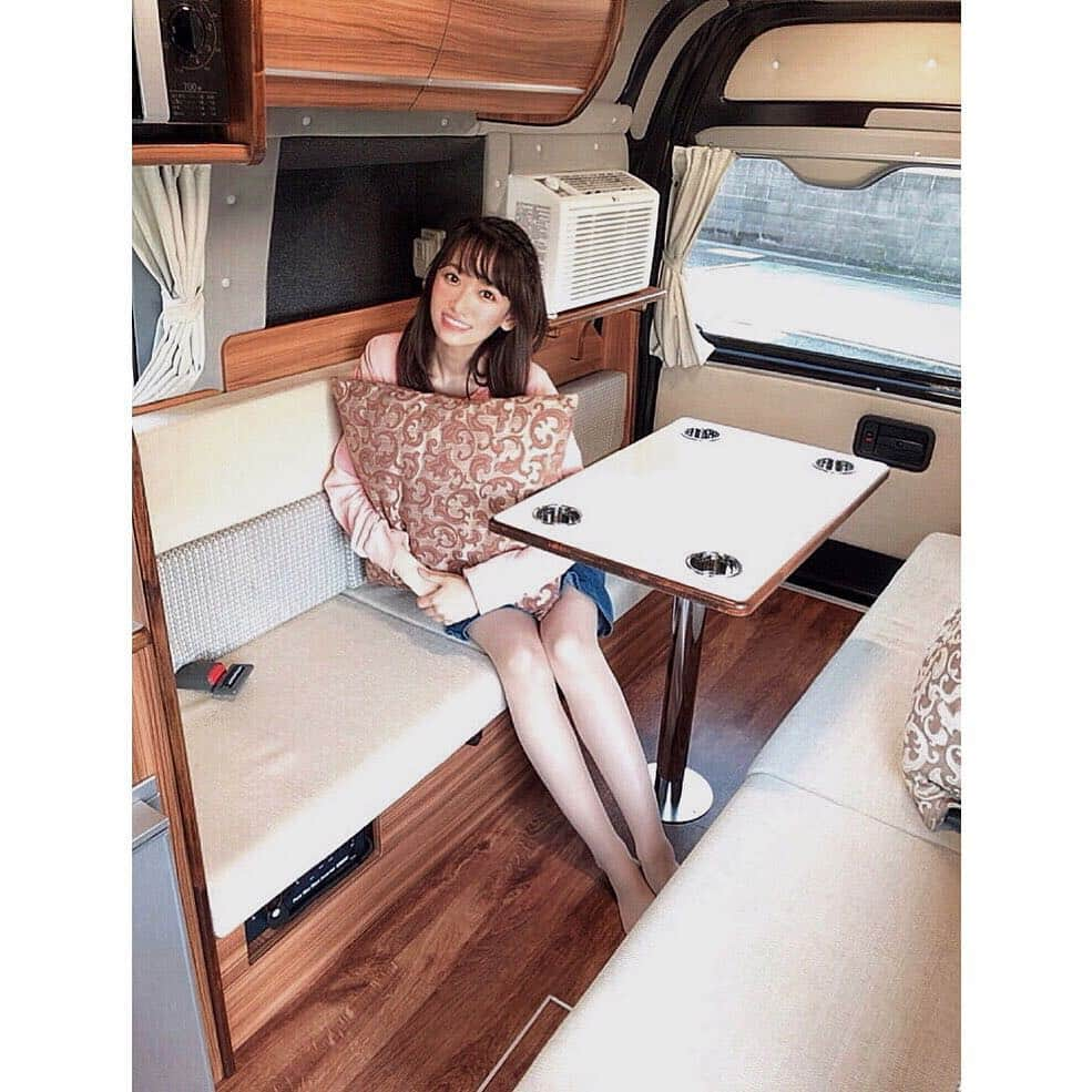 竹田愛さんのインスタグラム写真 - (竹田愛Instagram)「5月～✨ GWの10連休真っ只中の方もいるのかなぁ？🤣 お仕事の方は一緒に頑張りましょー✊🏻💓 今月18日に『簡易キャンパーのすべてNo.3』、26日に『ミニバンのすべて』が発売される予定です～🚘✨ #おはよう #お仕事 #いってきます #gw #連休の方は楽しんでね #お仕事の方は頑張りましょう #髪切る前の私 #毎年いろんなキャンピングカーに乗せてもらって #年々 #車中泊への憧れが… #誰か運転して笑」5月1日 8時35分 - megchun63