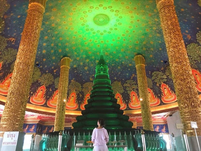 渡辺アリサのインスタグラム：「. Thai旅🇹🇭 写真じゃ伝わりきれないほど すべてが美しかった。 住んでたときは観光地にはあまり 足を運んでなくて… またタイの魅力を知れた日でした❤︎ . #Thailand #bangkok #ワットパクナム」