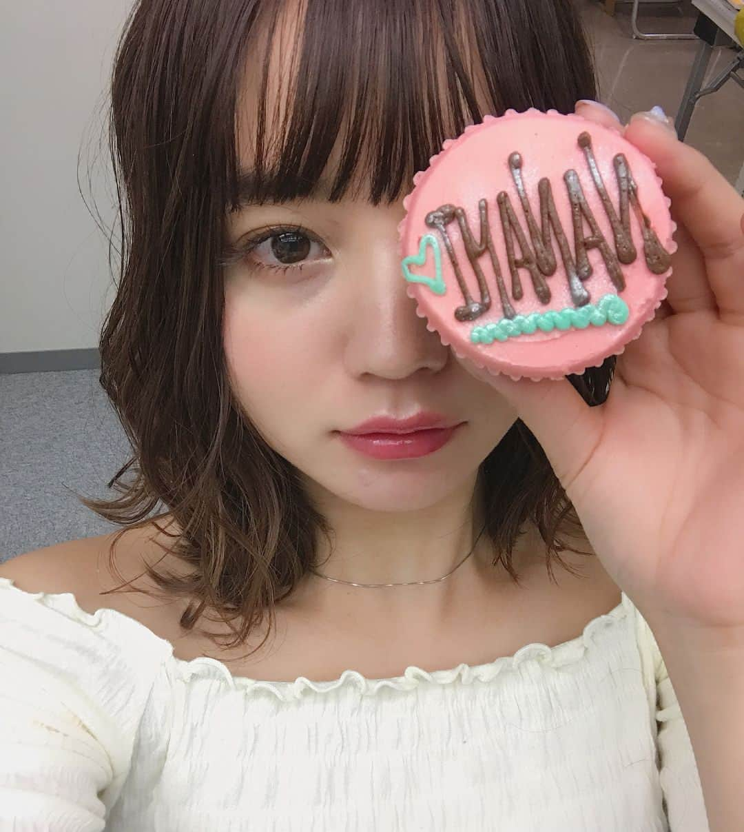 NANAMIさんのインスタグラム写真 - (NANAMIInstagram)「今日撮影でスタジオ行ったら編集者さんから超絶かわぁな差し入れが🍰💕わーい もったいなくてなかなか食べられない♡♡♡ #bis」5月1日 19時38分 - nanami023