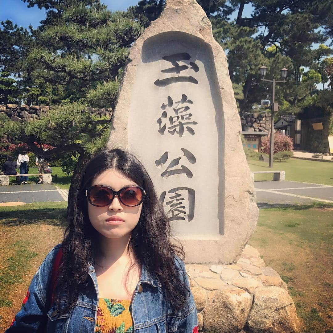 益子寺かおりさんのインスタグラム写真 - (益子寺かおりInstagram)「淫スタ映えスポット「玉藻公園」♡ ・ #高松 #ときめきメモリアルおフォト #玉藻公園 #ドヤ顔 #淫スタ映え #次はナカもゆっくりお覗きしたいわ！ #かおりのちん散歩 #ベッドイン #bedin」5月1日 20時06分 - kaori_masuco