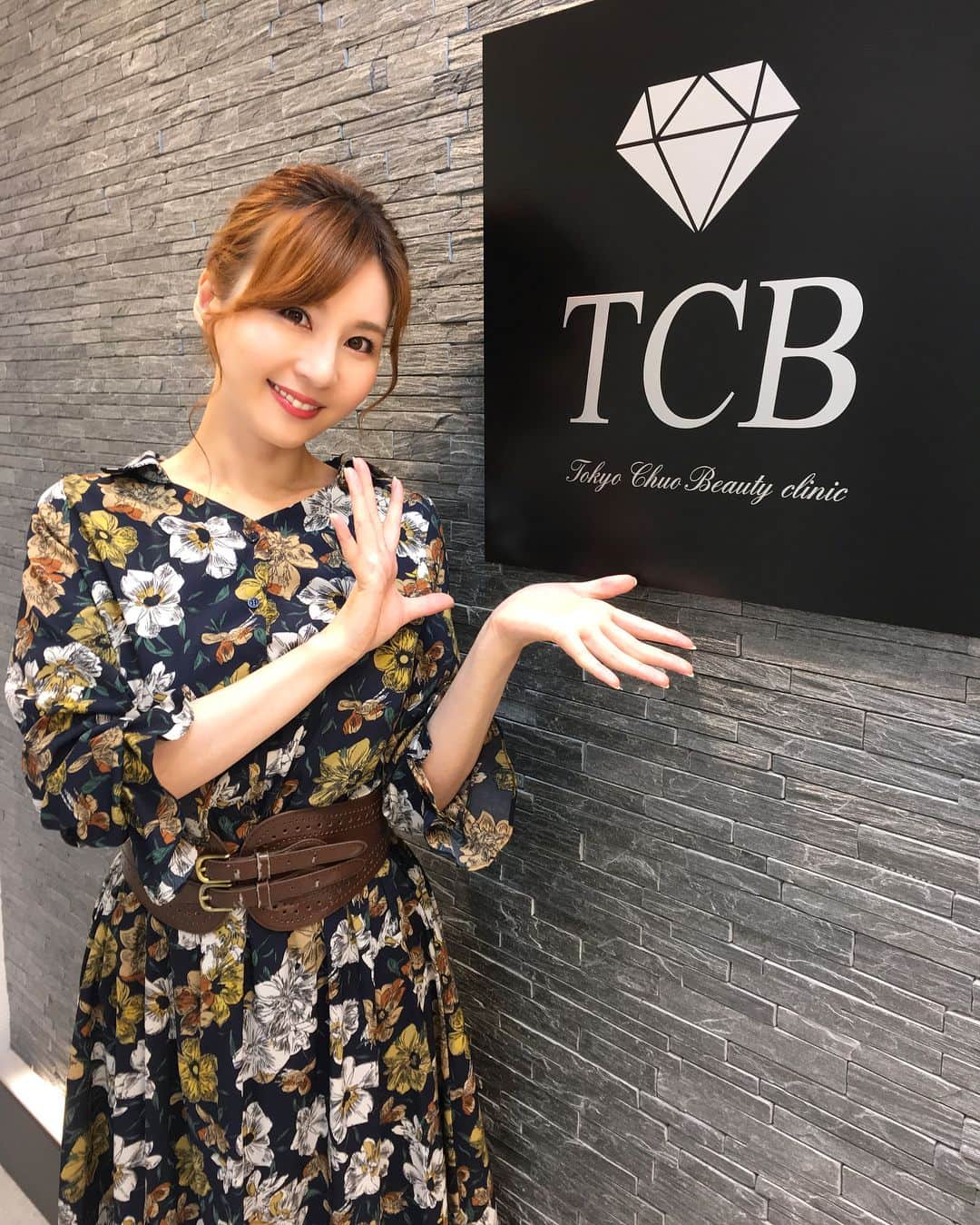 辰巳ゆいさんのインスタグラム写真 - (辰巳ゆいInstagram)「＃TCB式小顔美肌再生 を受けて1ヶ月ー(๑･ꈊ･๑) #エラボトックス の効果も出てきてだいぶエラの辺りがシュッとしましたぁー♪ 小顔になった＼(^ω^)／ #眉間ボトックス もやり過ぎないで自然な感じです♪ どうかなぁー？？ . 先生やスタッフの方々が皆さんいつも優しくてホッとします♪ . コンプレックスが減ると少し自信が持てるねっ☆ ＃TCB式小顔美肌再生 受けてよかったー♪♪ . . 『予約の時に、私のインスタを見たと伝えて頂くと、私が受けたTCB式小顔美肌再生を含むいくつかの施術が最大で40％OFFになるそうなので是非♪興味がある人はクリニックに相談してみてね！』 . . #東京中央美容外科世田谷院  #東京中央美容外科 #世田谷院 #美容外科 #世田谷 #池尻大橋 #東京 #田園都市線 #美容 #アンチエイジング #リフトアップ #小顔 #美肌 #1週間後 #ミスワールド #ミスワールドジャパン2018 #missworldjapan #pr」5月1日 20時50分 - yuitatsumi