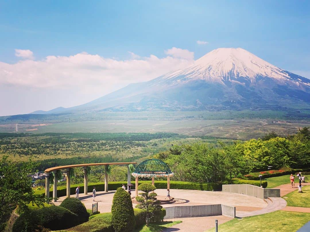 釈由美子さんのインスタグラム写真 - (釈由美子Instagram)「本日の富士山🗻 #山中湖 #富士山 #とっても良い天気🌞」5月1日 14時32分 - yumikoshaku