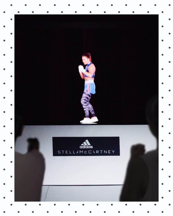 のインスタグラム：「adidas by @StellaMcCartney × #MeCAMP。最新のホログラム技術で臨場感あふれる @jawsnelson のバーチャルボクササイズを体験。 --- @adidasWomen  #LESSIMPACTMOREPOWER #aSMC #adidastokyo #アディダス」