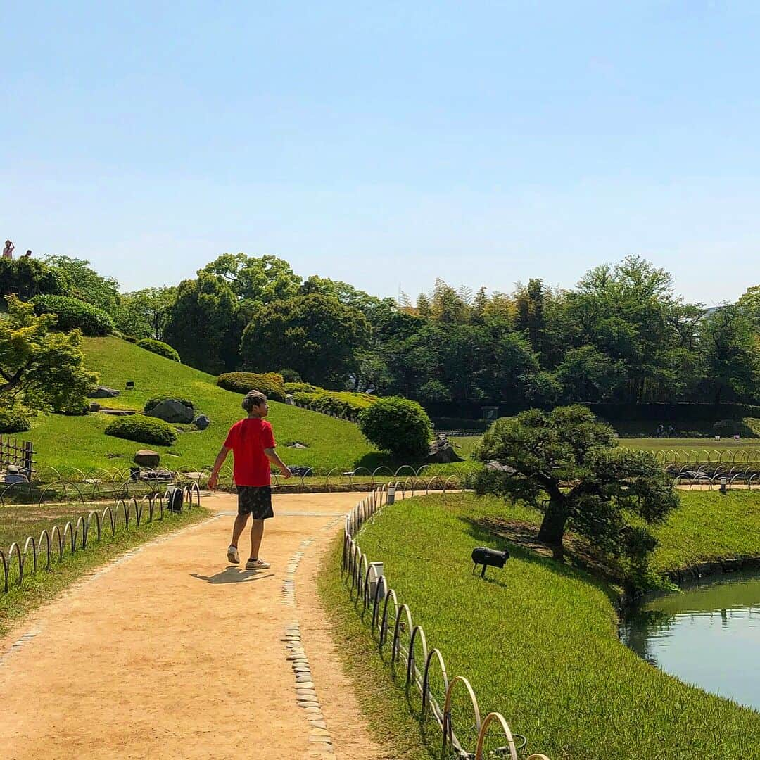 武尊さんのインスタグラム写真 - (武尊Instagram)「今日も城戸さんとトレーニング！ @yasuhiro.kido  日本三大庭園の後楽園と岡山城行って来ました🏃‍♂️ 最高に気持ち良かった✨ 昨日は佐藤院長と食事🍽 @mi.satoh.9006  ありがとうございました！！ 東京帰ります🚅」5月1日 17時59分 - k1takeru