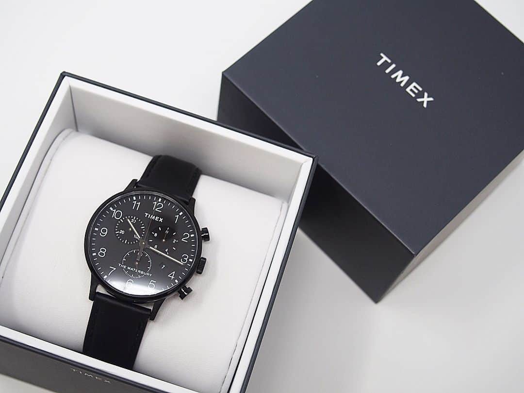 のインスタグラム：「new!! TIMEX ウォーターベリー クロノグラフ⌚︎ ⠀ 人気のオールブラックは、いつものスタイルを ワンランク上げてくれる上質な仕上がり✨ ⠀ そして、コパルで購入のお客様には 大人気😍「watch life時計ケース」を プレゼントしています🙌🏻 ⠀ 5/2までのご注文は即日発送可能です✨ ⠀ ————————— ✔︎ウォーターベリー クラシック クロノ ¥22,000(税抜) 品番：TW2R72300 ————————— ▶掲載アイテムはプロフィールのURLからご覧いただけます ⇨@copalwebshop ⠀ #タイメックス#timex#クロノグラフ#クロノ#timex腕時計 #腕時計くら部#おしゃれさんと繋がりたい #お洒落さんと繋がりたい #シンプル#ファッションコーデ #お洒落#ブラックコーデ #置き画くら部 #copal #コパル#福山市」