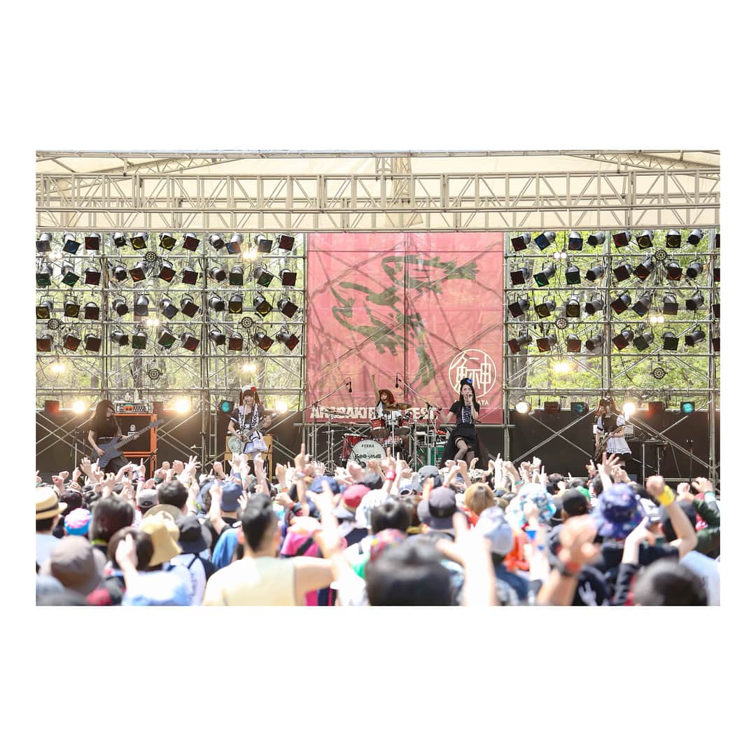 廣瀬茜さんのインスタグラム写真 - (廣瀬茜Instagram)「2018.4.29 ARABAKI ROCK FEST.18 @エコキャンプみちのく . HATAHATA Stage . #ARABAKI #荒吐」5月1日 18時31分 - akane_bandmaid
