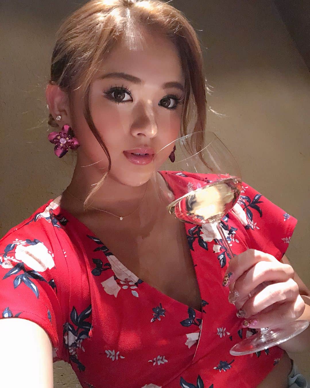 カレンさんのインスタグラム写真 - (カレンInstagram)「女子会🍷😻💖💖💖 #dinner #selfie #me #happy」5月1日 23時33分 - cjd_karen