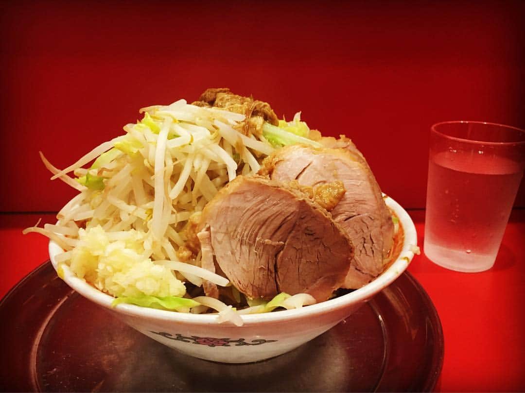 吉川純広さんのインスタグラム写真 - (吉川純広Instagram)「最近酷いから暴食を抑えるのだ！腹減った。。 #食べてませんよ #今日じゃないですよ #春の食欲やばいですよ #すぐにでも食べたいですよ #マジ卍 #ラーメンタロー五反田の陣」5月1日 23時24分 - pinkchorizo