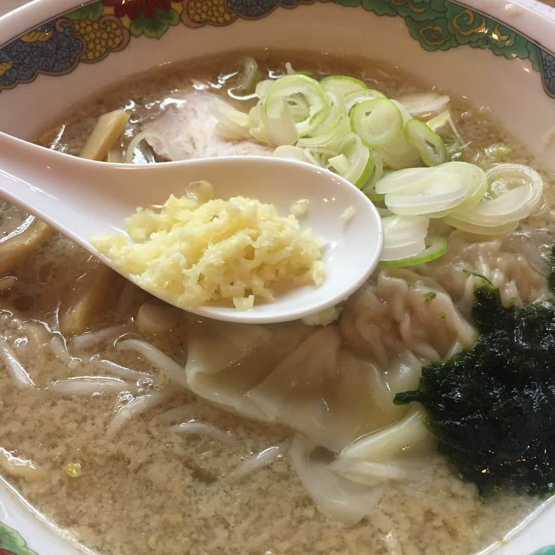 松尾駿さんのインスタグラム写真 - (松尾駿Instagram)「コツ一丁の大将と。 #ramen  #hatagaya #ichibansukinaramen #ninnikuiremasuka」5月2日 0時07分 - matsuoshun