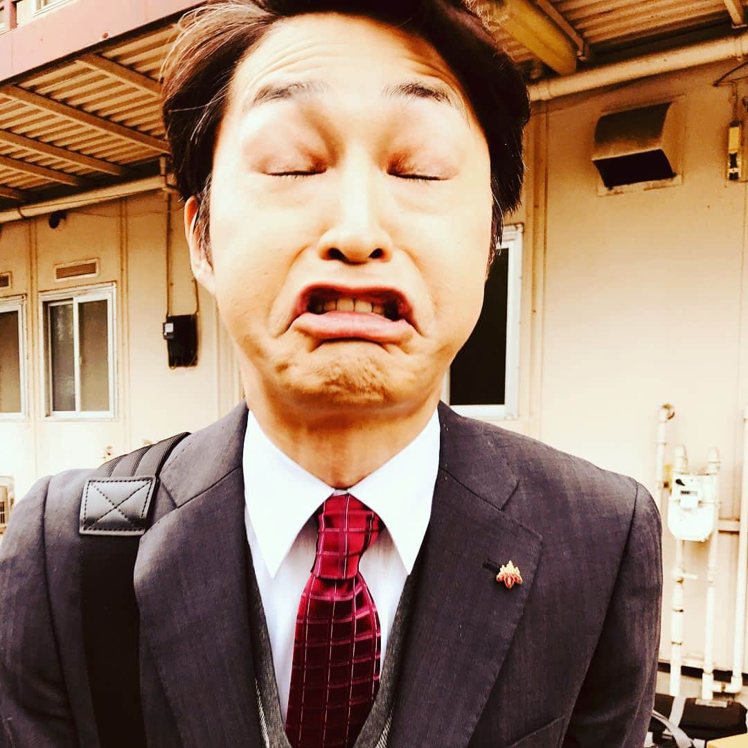 安田顕さんのインスタグラム写真 - (安田顕Instagram)「本日 #よる10時 #正義のセ #日テレ #第4話 是非m(._.)m #くしゃみ #連写  撮影 吉高由里子氏」5月2日 15時41分 - yasu_da_ken