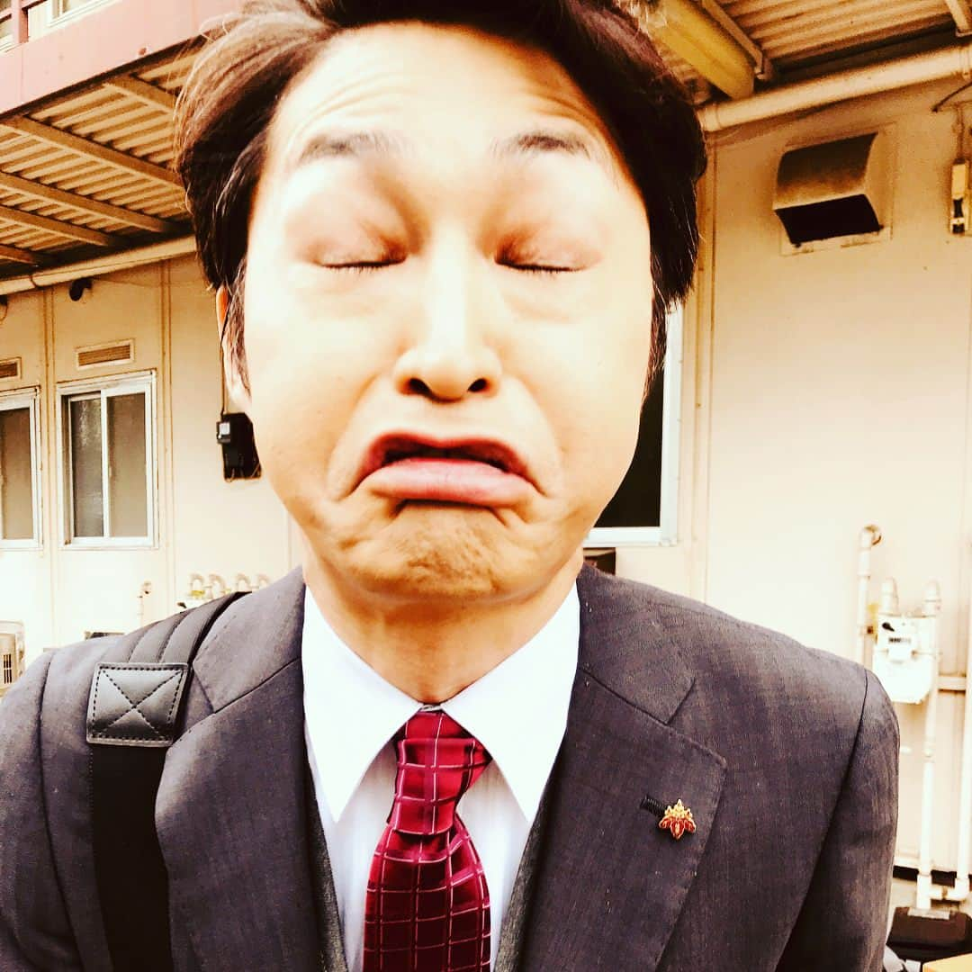 安田顕さんのインスタグラム写真 - (安田顕Instagram)「本日 #よる10時 #正義のセ #日テレ #第4話 是非m(._.)m #くしゃみ #連写  撮影 吉高由里子氏」5月2日 15時41分 - yasu_da_ken