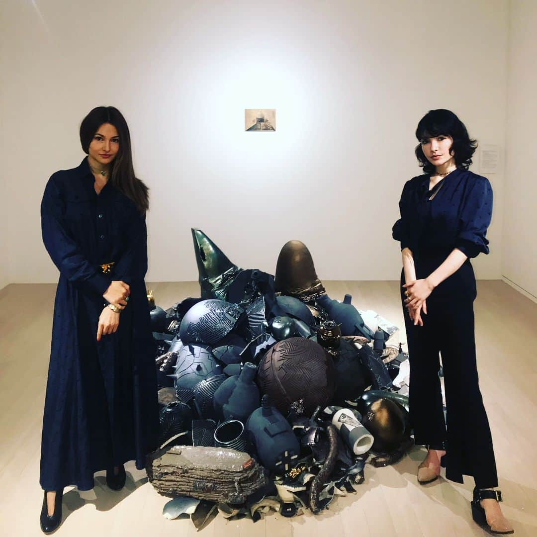 橋本麗香のインスタグラム：「破壊と再生 破壊により更に新しい物が産まれる 今までの破壊の概念を超えた 素晴らしい発想と歴史の融合がそこにはありました。 進化し続ける作品と共に また素晴らしいインスパイアをありがとう！ @riyookim 👏🏻👏🏻👏🏻 respect！」