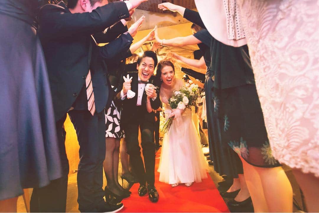 DEFanniversaryのインスタグラム：「👼『#DEF花嫁』のハッシュタグをつけて あなたの素敵な結婚式写真をUPして下さい💛 · 「DEFウェディング」のサイトに 卒業花嫁の記事として掲載されちゃうかも✎*。 · ∞∞∞∞∞∞∞∞∞∞∞∞∞∞∞∞∞∞∞∞ · 結婚式したい！サプライズしたい！ けど内容は未定···でもOK👌☆*: お気軽にLINEください📱💭💕 公式LINE☞@dzd0348z · ∞∞∞∞∞∞∞∞∞∞∞∞∞∞∞∞∞∞∞∞ · みなさまからのいいね！や コメントをお待ちしています✨ DEFウェディング一同より · ∞∞∞∞∞∞∞∞∞∞∞∞∞∞∞∞∞∞∞∞ #DEFウェディング #defanniversary #DEFウエディング #デフアニバーサリー #結婚式 #ウェディング #ウエディング #wedding #ウェディングアイテム #卒花 #プレ花嫁 #花嫁 #日本中のプレ花嫁さんと繋がりたい #全国のプレ花嫁さんと繋がりたい #結婚式準備中 #結婚式準備 #結婚式diy #ウェディングdiy #ウェディングプランナー #ウェディングプロデュース #ウェディングドレス　#結婚式演出 #結婚式場 #結婚式場探し #結婚式場選び #結婚式場見学」
