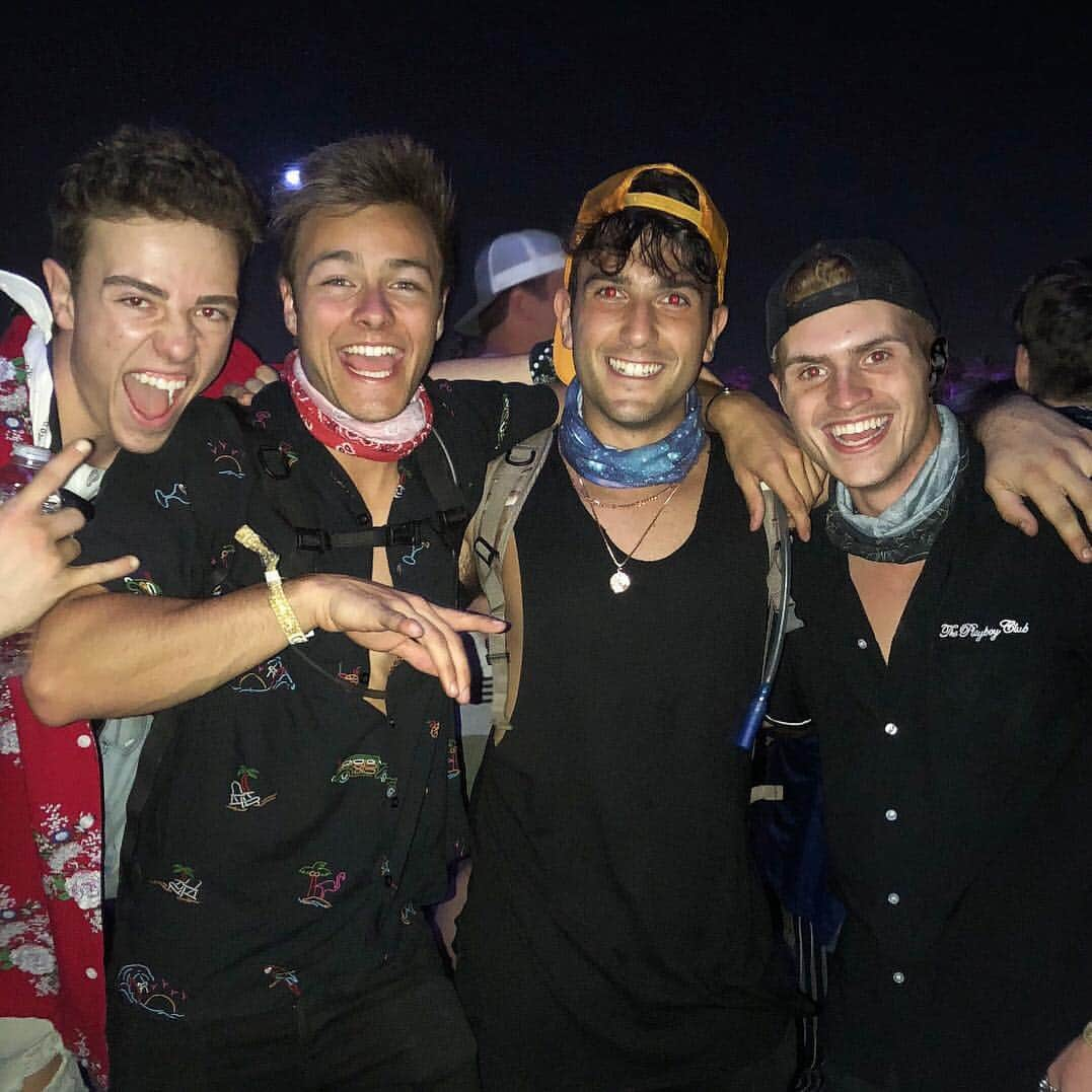 ペイトン・マイヤーのインスタグラム：「Coachella is only as fun as the people you go with. Thanks for the memories love you fools」