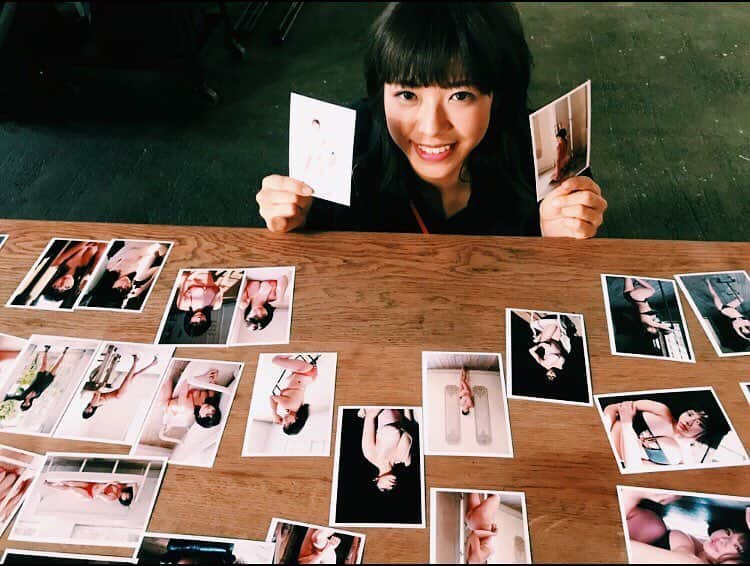 わちみなみのインスタグラム：「発売中FRIDAY DYNAMITE にグラビア掲載していただきました✨いつもありがとうございます🌸 . 不思議な空間を作っていただきました😌いつものわたしとは違った人みたいな感じです。というか人？みたい感じです。ぜひご覧ください🙉 . カメラマンさんが現像してくださったものたち。素敵すぎる✨全部くださいました😳😳😳 . #フライデー #friday #グラビア #人 #わちみなみ #写真」