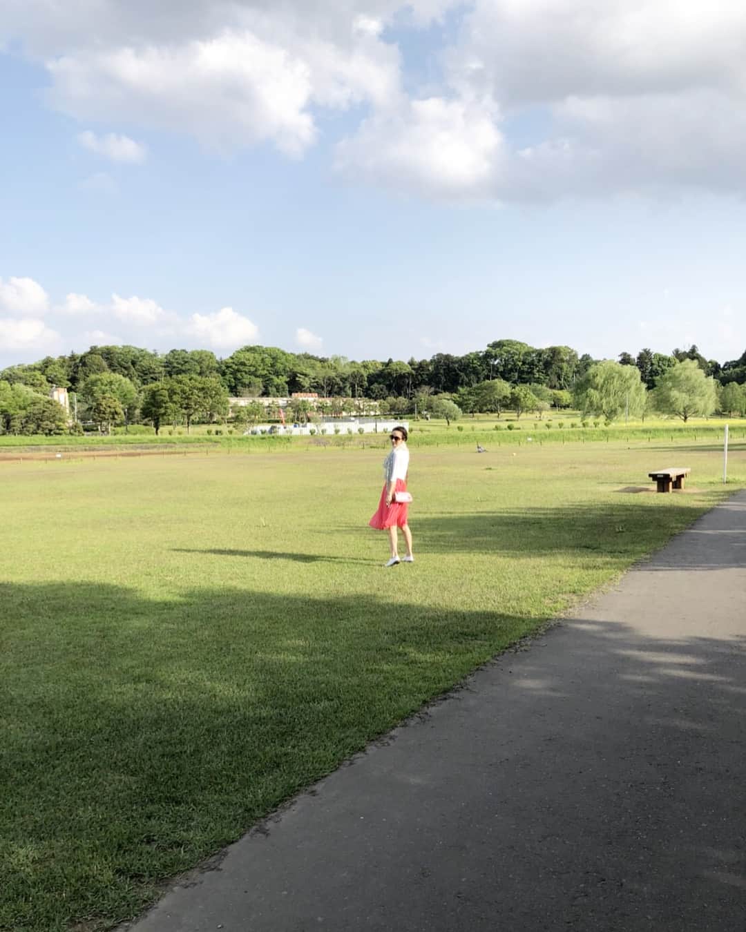 英玲奈さんのインスタグラム写真 - (英玲奈Instagram)「茨城では、偕楽園にも行ってきました(*^_^*) ツツジが綺麗でした。 近くには広い公園もあって、お散歩楽しかったー！ #水戸 #偕楽園 #ツツジ」5月2日 11時58分 - erena_erenyan