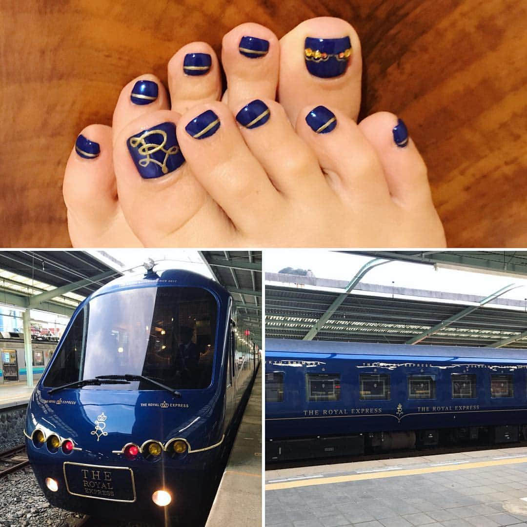 小林未来さんのインスタグラム写真 - (小林未来Instagram)「今月の鉄ネイル💅  乗車記念に、フットネイルをザ・ロイヤルエクスプレス風にしてもらいました😉✨✨ ミラーネイルみたいな光沢のあるロイヤルブルーに、ゴールドのラインとロゴ😍ストーンでライトも再現してもらっていい感じ👌 また乗りたくなるよー😂‼️ #鉄道ネイル #鉄ネイル #電車ネイル #ネイルアート #レールクイーン #ザロイヤルエクスプレス #ロイヤルエクスプレス #ネイル鉄 #今日の鉄分 #フットネイル #伊豆観光列車 #伊豆急行 #railnail #nailstagram #nail #nailart #railfan #railway #naildesign #footnail #train #travel #gelnails #newnails #theroyalexpress #favorite #followme」5月2日 16時03分 - mirai.kobayashi