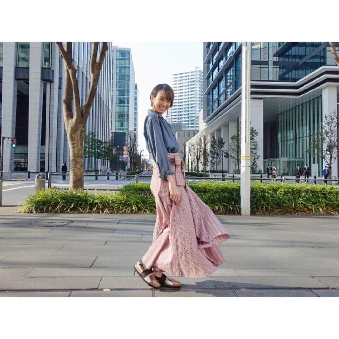 南明奈さんのインスタグラム写真 - (南明奈Instagram)「デニムシャツ・スカート @quinoa_boutique  サンダル @udot_tokyo  #quinoaboutique #udot #ootd #outfit」5月2日 18時34分 - akinaminami