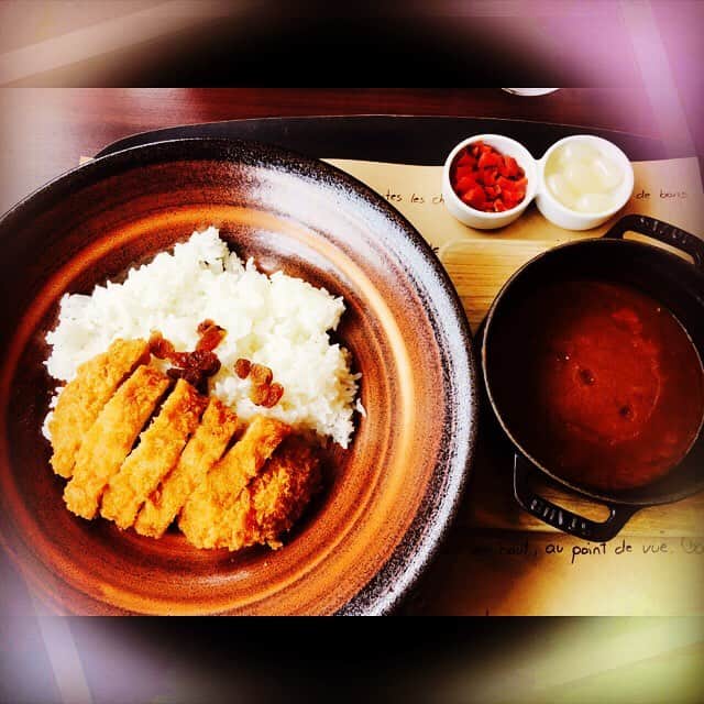 宇徳敬子さんのインスタグラム写真 - (宇徳敬子Instagram)「ランチタイムにカツカレー😋✨ やっぱりカレーは美味しい定番です🍛 #宇徳敬子 #カレー #カツカレー  #curry #lunch #food #美味しい #UKミラクルパウダー」5月2日 18時34分 - utoku_keiko_official