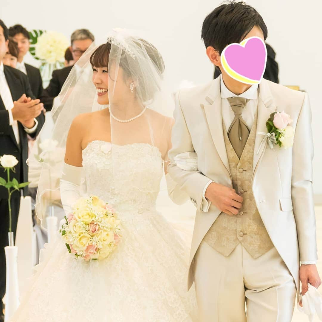 佐藤実絵子さんのインスタグラム写真 - (佐藤実絵子Instagram)「GWなので(？)趣向を変えて結婚式の写真です✨ カメラマンさんから素敵なお写真が届きましたー！！！ * お友達とも、すでに懐かしいよね😳😳と話していて、時間の経過にびっくり！ * #ヒルトン名古屋 の天空のチャペルは本当に本当に素敵でした。 バージンロードは母と歩きましたが、結婚式最初から最後まで、私より泣いてたお母さん☺️ * #実絵子の結婚式」5月2日 22時18分 - mieppp624