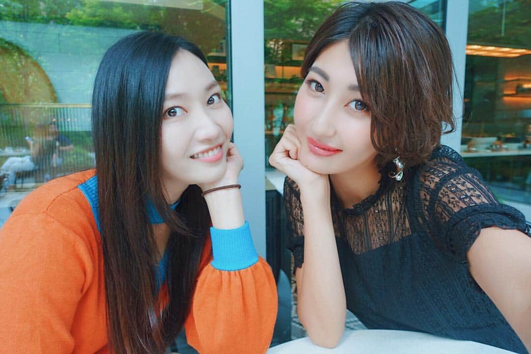 Lisaのインスタグラム：「. 昨日はあゆみが名古屋帰ってきたのでlunch🍴💓 . もう何年の付き合いになるでしょうか❤️笑 身長ほぼ一緒の相棒ちゃん❤️笑 . ゲーマーあゆみのプレゼンにより プレステ4を買いました✨🎮👾💕笑 . またすぐね〜💓💓 #あゆみ#親友ちゃん#デカデカコンビ#nagoya#tokyo#friends#love#lunch」