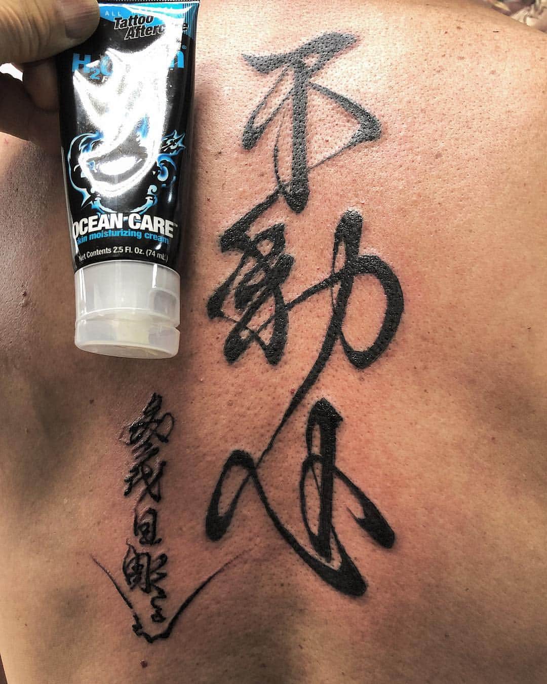 中野義仁さんのインスタグラム写真 - (中野義仁Instagram)「#calligraphy #fudoshin #kanji #backtattoo #freehand  #irezumi #H2ocean #H2oceanproteam #officialh2ocean #japanestatoodesign #art #artist #artistmafia #tattoos #tattooing #tattoo #tattoomag #irezumi #inK #inkdmag #tattoomagazine #tattoos_of_instagram #tattoolifemagazine #tattooenelgy #tattooinstagram #tattoomania #artistmafia #tattoocultur #tattoocomunity #tattooculturmagazine #tattooare  @gusto73 @jessyentattoo  @dennis_camsupply @yokohama_tattoo_museum @souryou @kiwamijewelry @horiyoshi3shop @taiwantattooconvention」5月2日 23時19分 - horiyoshi_3