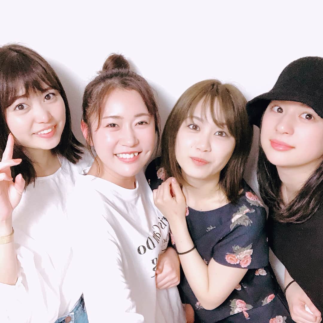 前田亜美のインスタグラム：「* * この間誕生日だった* ゆいちゃんのお誕生日をお祝いしたよおおお♡♡♡* * みんなで火鍋食べて…* ケーキでお祝いできてよかった（＾ｖ＾）* * * もう3人とは長い付き合いです。* これからもがんばるぞお♡♡♡* * * @lovetannnnnn  @aiyamagami_  @ito_yui0426」