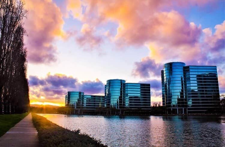 Oracle Corp. （オラクル）さんのインスタグラム写真 - (Oracle Corp. （オラクル）Instagram)「A beautiful evening at Oracle HQ captured by @fatal_visualz 📷 #Oracle #sunset #cloud #tech #technology #photography #siliconvalley」5月3日 4時41分 - oracle