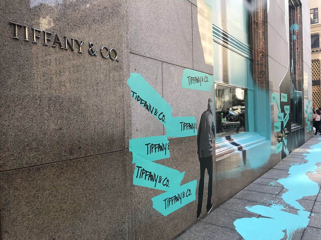綾部祐二さんのインスタグラム写真 - (綾部祐二Instagram)「Tiffany and the City  #TiffanyBlue #TiffanyPaperFlowers @tiffanyandco」5月3日 8時23分 - yujiayabe