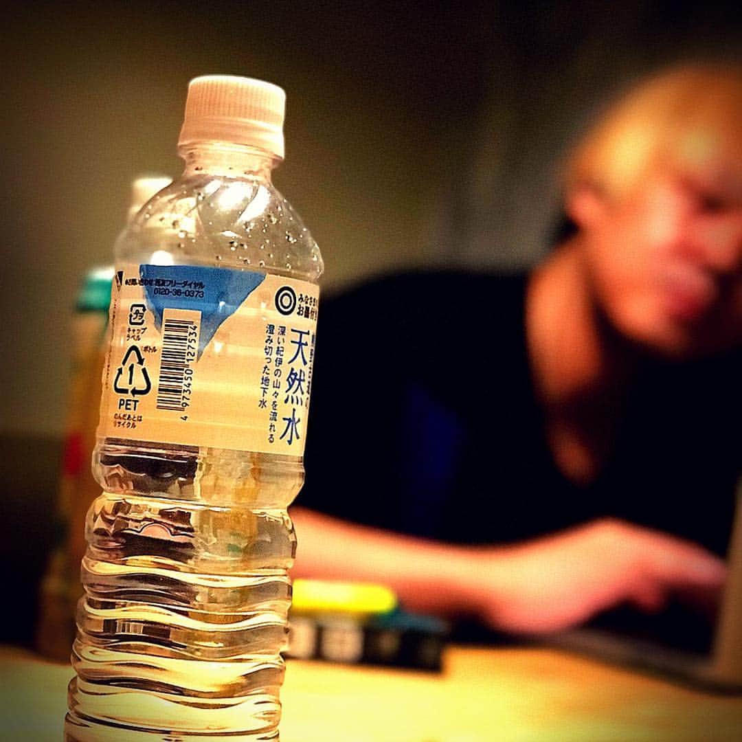 逹瑯さんのインスタグラム写真 - (逹瑯Instagram)「水と」5月3日 19時34分 - tatsuro_twitter