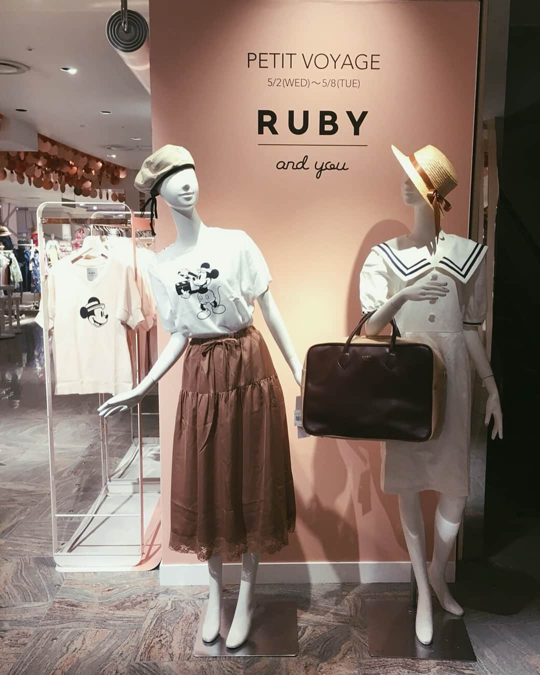 AMOさんのインスタグラム写真 - (AMOInstagram)「@ruby_and_you 新宿伊勢丹での POP UP SHOP. 初日の昨日！ お越しくださった皆様ありがとうございました✨ わたしも夕方に店頭の様子を見に行ったのですが RUBYの服を着てお買い物に来てくださっている方もたくさんいらっしゃって、もうそれは本当に嬉しい光景でした。😍 ふだんはWEBでのみ展開しているRUBYにとって、 POP UPは商品を実際にご試着していただいたり、 手に取って見ていただける貴重な機会。 来週火曜日まで開催していますので、新宿方面へお越しの際は、ぜひぜひお立ち寄りください🎪🌹 6日 日曜日のイベントで皆様にお会いできることも、 わくわくドキドキ。とても楽しみです！」5月3日 13時12分 - amo_whale