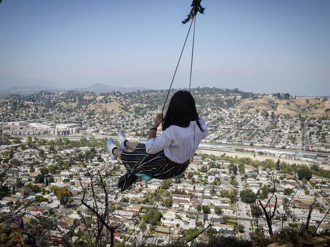 泉ひかり（パルクール）さんのインスタグラム写真 - (泉ひかり（パルクール）Instagram)「Secret Swing and Tree in Los Angeles. 🌿🌲🌳🌴 📸: @89_ask @mari.tama5 . . . . . . .  #california #losangeles  #secretswings #swing #nature #tree #lifeisbeautiful #adventure #landscape #photography #tripphoto #activegirl #trip #ロサンゼルス #ブランコ #留学生活 #旅 #女子旅 #写真旅 #カメラ旅行」5月3日 14時58分 - hhhhi02