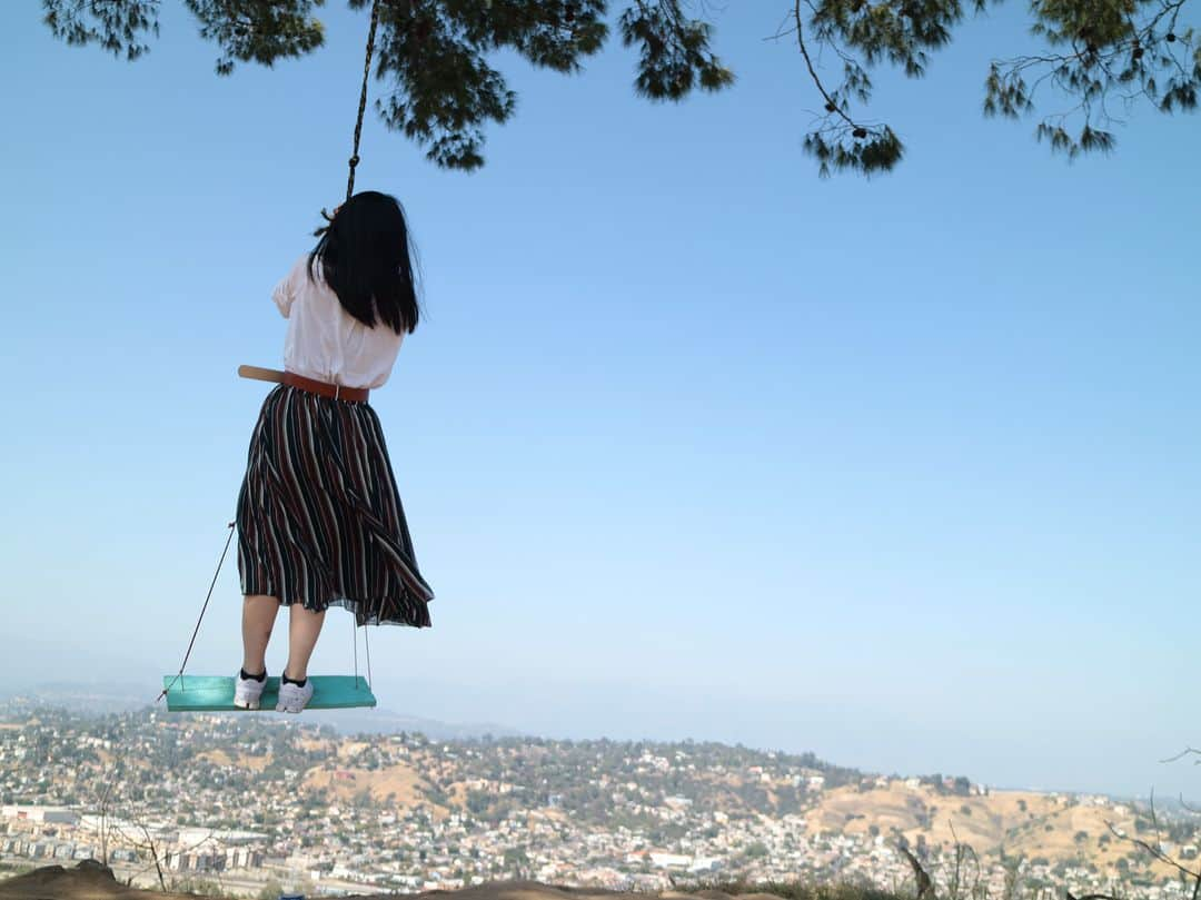 泉ひかり（パルクール）さんのインスタグラム写真 - (泉ひかり（パルクール）Instagram)「Secret Swing and Tree in Los Angeles. 🌿🌲🌳🌴 📸: @89_ask @mari.tama5 . . . . . . .  #california #losangeles  #secretswings #swing #nature #tree #lifeisbeautiful #adventure #landscape #photography #tripphoto #activegirl #trip #ロサンゼルス #ブランコ #留学生活 #旅 #女子旅 #写真旅 #カメラ旅行」5月3日 14時58分 - hhhhi02