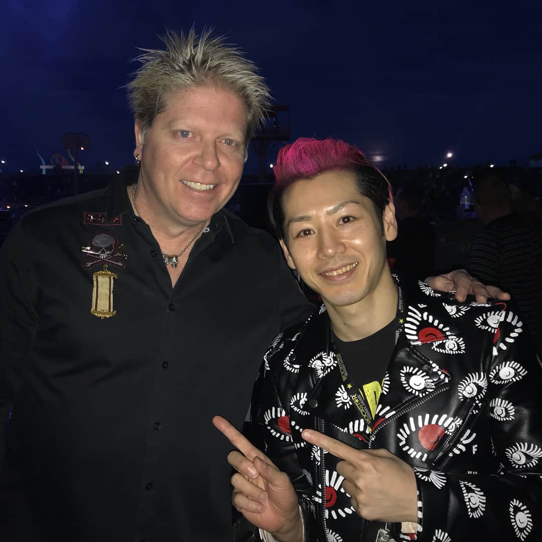小林尊のインスタグラム：「As a person, not only the star Dexter Holland- is a very cool human: ✨ @sabrosotacofest  デクスター ロックスターじゃなかったとしても、人としてすっごいカッコいい。 #オフスプリング #offspring #オフスプ #prettyfly」