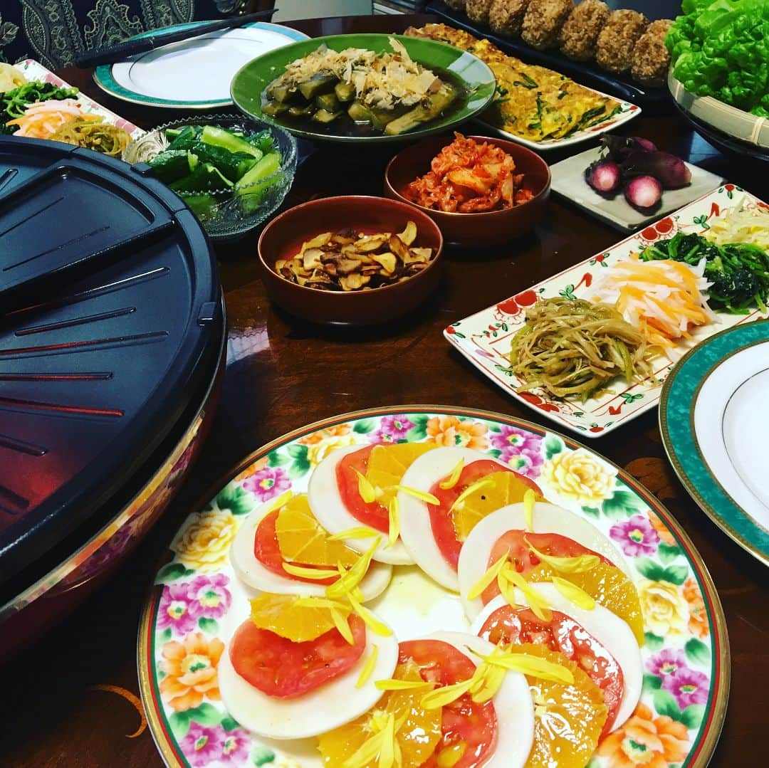 柳野玲子さんのインスタグラム写真 - (柳野玲子Instagram)「先日、かおりん宅にて手料理をいただきました(*^^*)💕手作りジェノバソースで自宅でも色々アレンジ♪ #末川かおり ちゃん #ホームランチ #手料理 #料理上手 #サムギョプサル #美味しかった #女子力高い #日本酒 #ジェノバソース #パスタ #スパークリングワイン」5月3日 19時53分 - yanaginoreiko