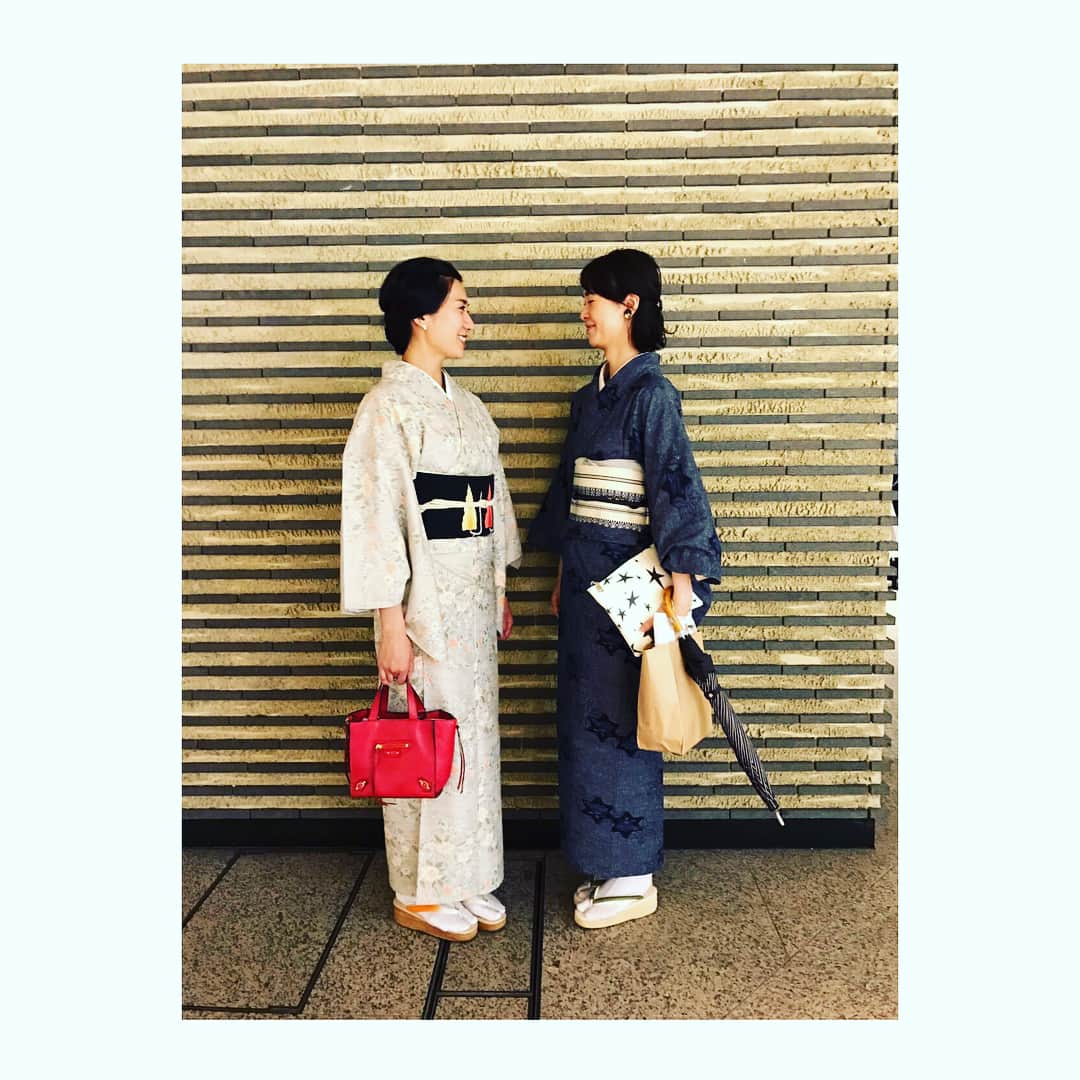 井上貴美さんのインスタグラム写真 - (井上貴美Instagram)「着物会◡̈ 着物好きな女子達 @wachichiyo @objetsayoko と #東京キモノショー へ。 もちろん着物を見る事が目的なんですが、ずーーっとしゃべってた気がする、、 色々なコーディネートが見られて楽しかった〜！ 特にお気に入りだったグレーに赤の帯揚げ。 さて、次は着物でどこに行こうかな？ #東京キモノショー #着物 #女子会 #着物女子会 #kimono」5月3日 20時17分 - takami__213