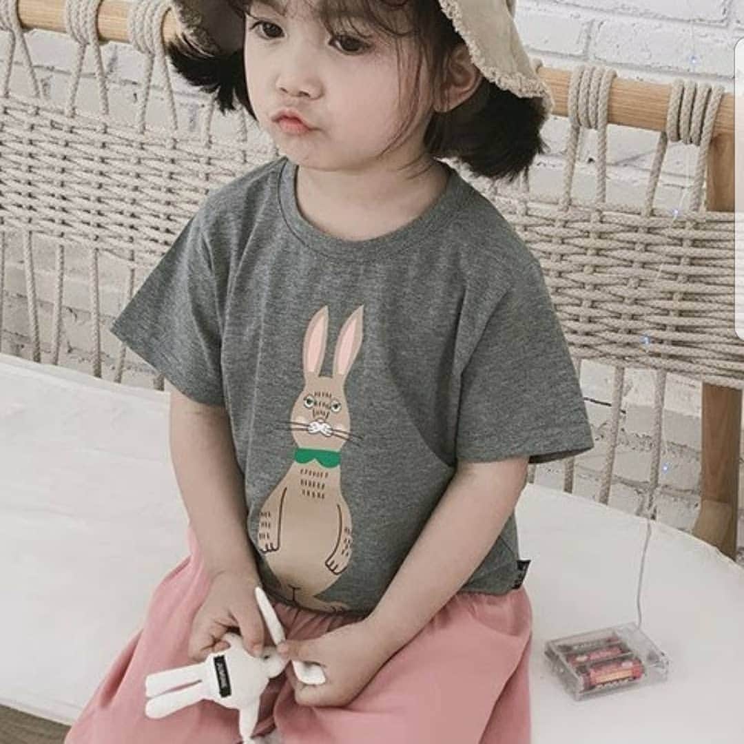 OmoteUraのインスタグラム：「. . rabbit T-shirt🐰¥1600 . . . . #韓国#韓国子供服#子供服#韓国通販 #子供#こども#キッズ#女の子 #キッズ服#子ども服#親子#親子コーデ#fashion#kids#kidsfashion #dailylook#code#codenate #korea#korean#koreanfashion #koreangirl#koreankidsfashion #한국#한국아동복#아이린#어린이」