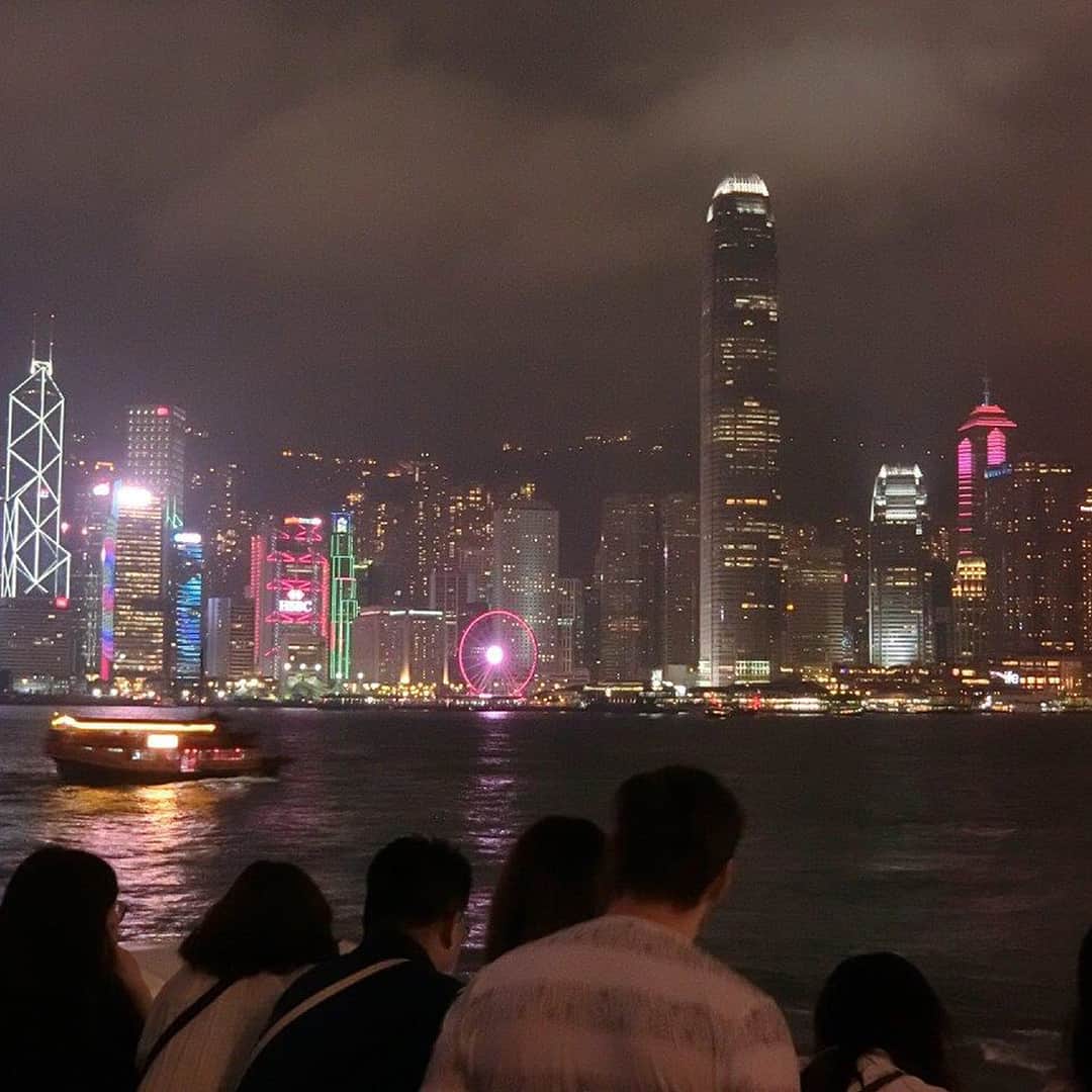 天明麻衣子さんのインスタグラム写真 - (天明麻衣子Instagram)「パワースポットのお寺、インスタ映えのウォールアート…。前回の番組取材の旅では出会えなかった香港がここに！ #香港 #香港旅行 #ゴールデンウィーク #パワースポット #夜景が綺麗」5月3日 22時05分 - maiko_temmei