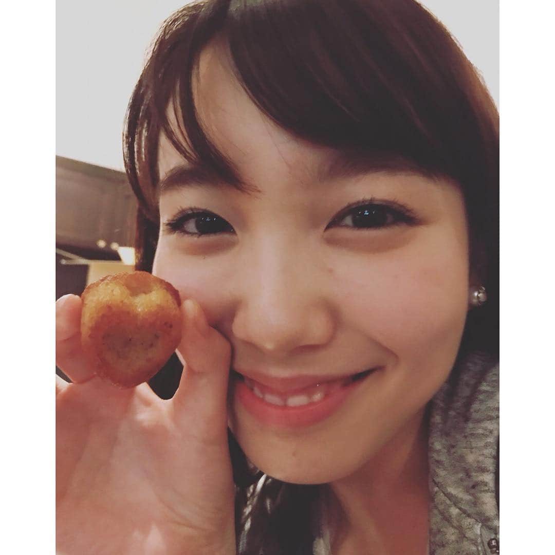 TBS「花のち晴れ〜花男 Next Season〜」のインスタグラム：「天馬くんが差し入れしてくれた ハートのフィナンシェにご機嫌のメグリン❤️ 嬉しそうですね、よかったですね☺️ #音グラム #花晴れ」