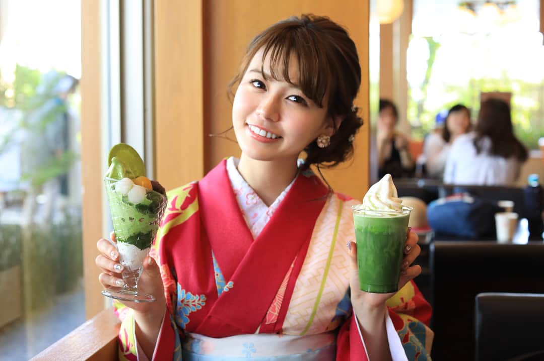 井口綾子さんのインスタグラム写真 - (井口綾子Instagram)「・ 着物で京都散策👘✨ 抹茶味のスイーツが一番好き😺💗 みなさんはどんなスイーツが好きですかー？🤔💕」5月4日 10時32分 - ayako_inokuchi